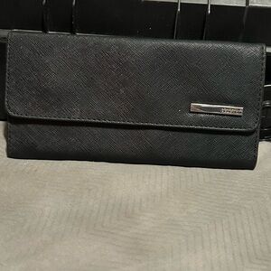 Kenneth Cole  Reaction Black Wallet with Silver Detail